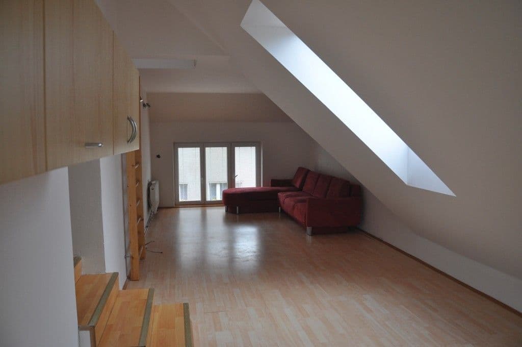 Prenájom bytu 2-izbový 75 m², Martinovská, Praha, Praha Prenájom bytu 2-izbový 75 m², Martinovská, Praha, Praha