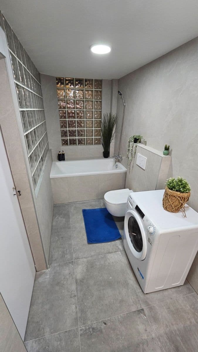 Prenájom bytu 75 m², Na Valentince, Praha, Praha Prenájom bytu 75 m², Na Valentince, Praha, Praha