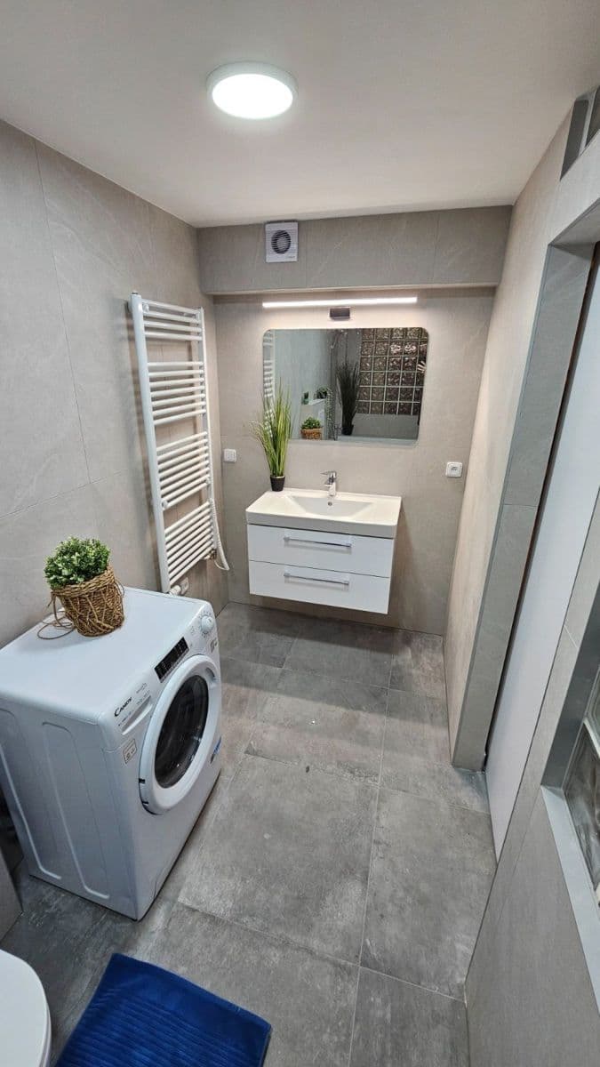 Prenájom bytu 75 m², Na Valentince, Praha, Praha Prenájom bytu 75 m², Na Valentince, Praha, Praha