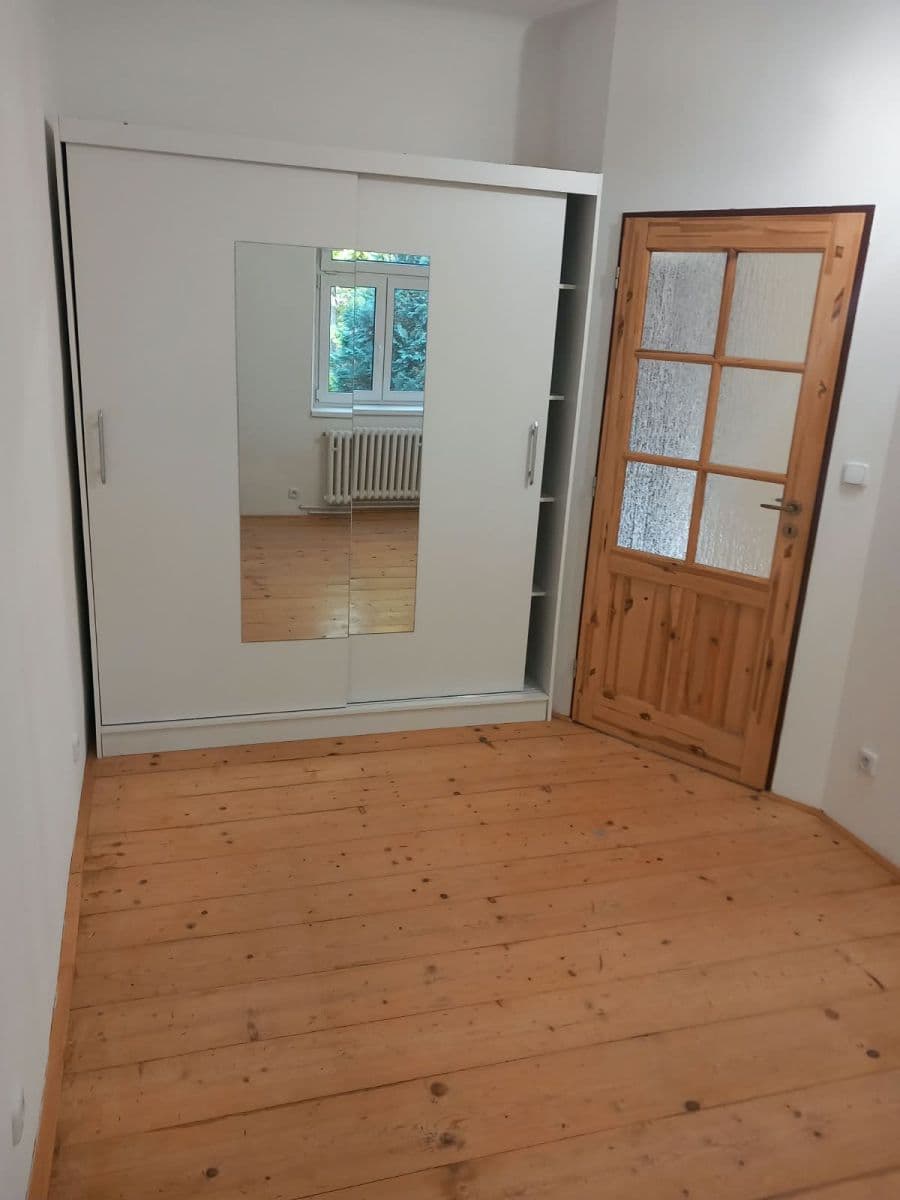 Prenájom bytu 2-izbový 36 m², Husovo náměstí, Praha, Praha Prenájom bytu 2-izbový 36 m², Husovo náměstí, Praha, Praha