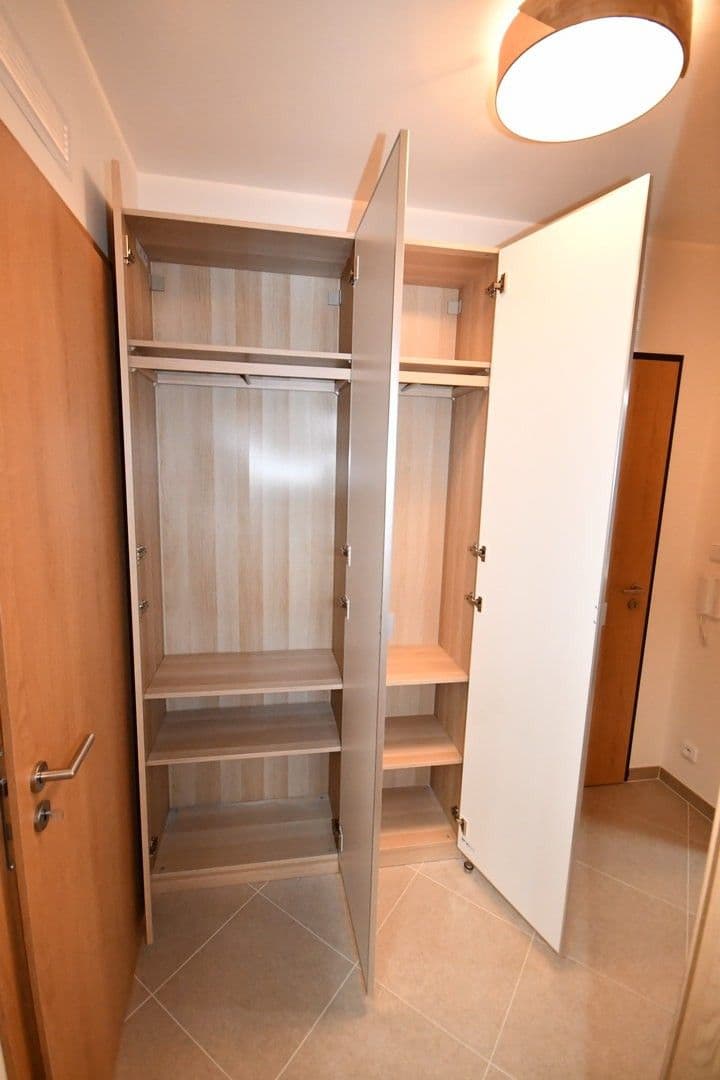 Prenájom bytu 2-izbový 58 m², Gollové, Praha, Praha Prenájom bytu 2-izbový 58 m², Gollové, Praha, Praha