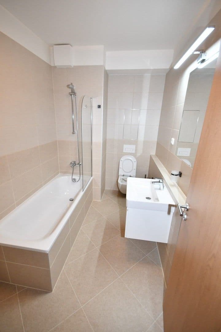 Prenájom bytu 2-izbový 58 m², Gollové, Praha, Praha Prenájom bytu 2-izbový 58 m², Gollové, Praha, Praha