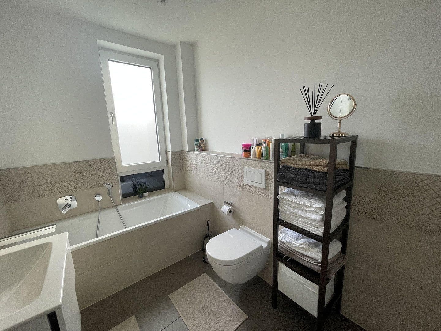 Prenájom bytu 3-izbový 96 m², Sankt Augustin, Severné Porýnie - Westfálsko Prenájom bytu 3-izbový 96 m², Sankt Augustin, Severné Porýnie - Westfálsko