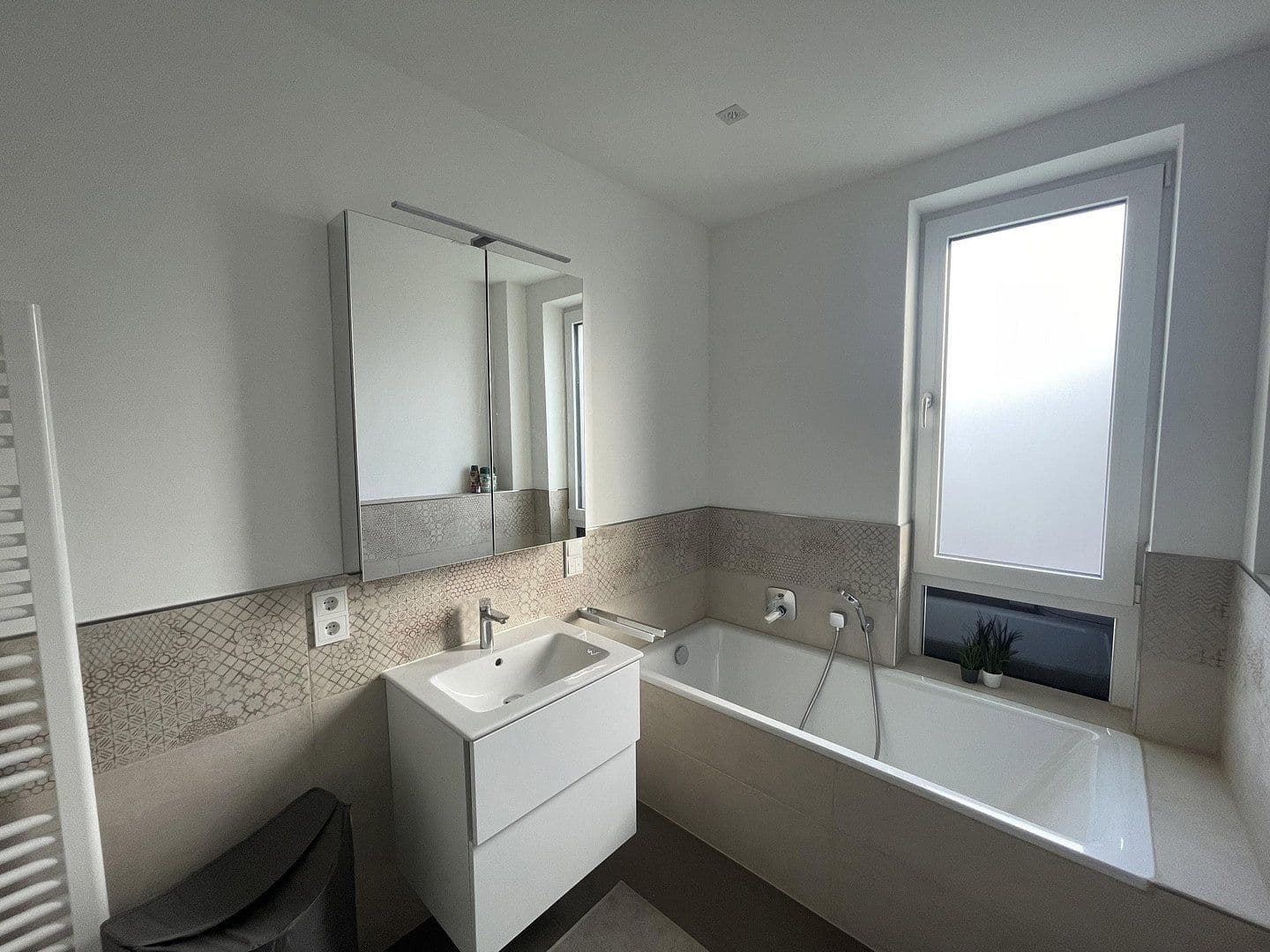 Prenájom bytu 3-izbový 96 m², Sankt Augustin, Severné Porýnie - Westfálsko Prenájom bytu 3-izbový 96 m², Sankt Augustin, Severné Porýnie - Westfálsko