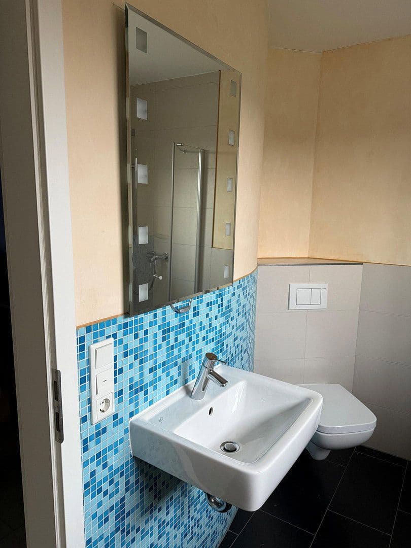 Predaj domu 160 m², pozemok 736 m², Lohfelden, Hesensko Predaj domu 160 m², pozemok 736 m², Lohfelden, Hesensko