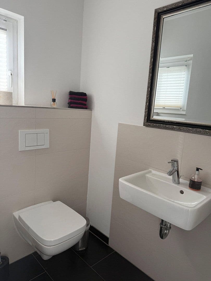 Predaj domu 160 m², pozemok 736 m², Lohfelden, Hesensko Predaj domu 160 m², pozemok 736 m², Lohfelden, Hesensko