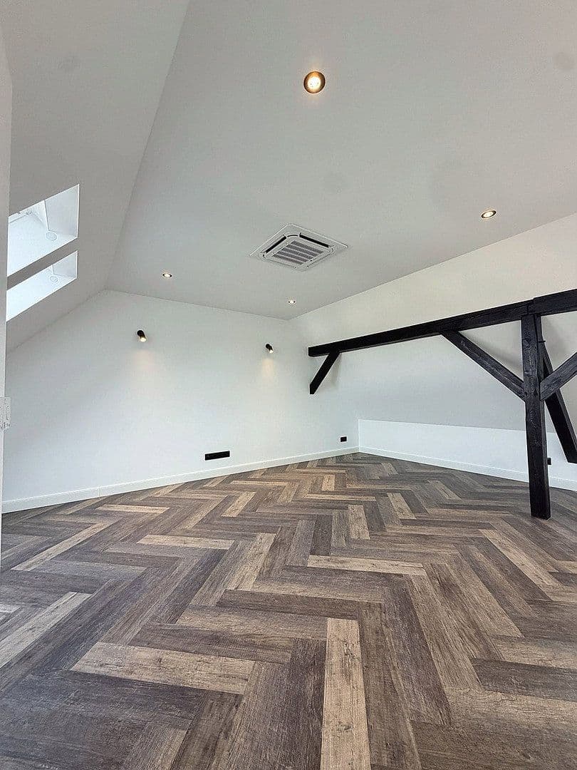 Prenájom bytu 4-izbový 117 m², Dresdener Str. 18, Spremberg, Brandenbursko Prenájom bytu 4-izbový 117 m², Dresdener Str. 18, Spremberg, Brandenbursko