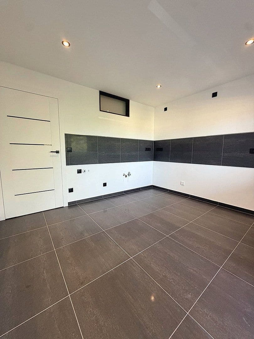 Prenájom bytu 4-izbový 117 m², Dresdener Str. 18, Spremberg, Brandenbursko Prenájom bytu 4-izbový 117 m², Dresdener Str. 18, Spremberg, Brandenbursko