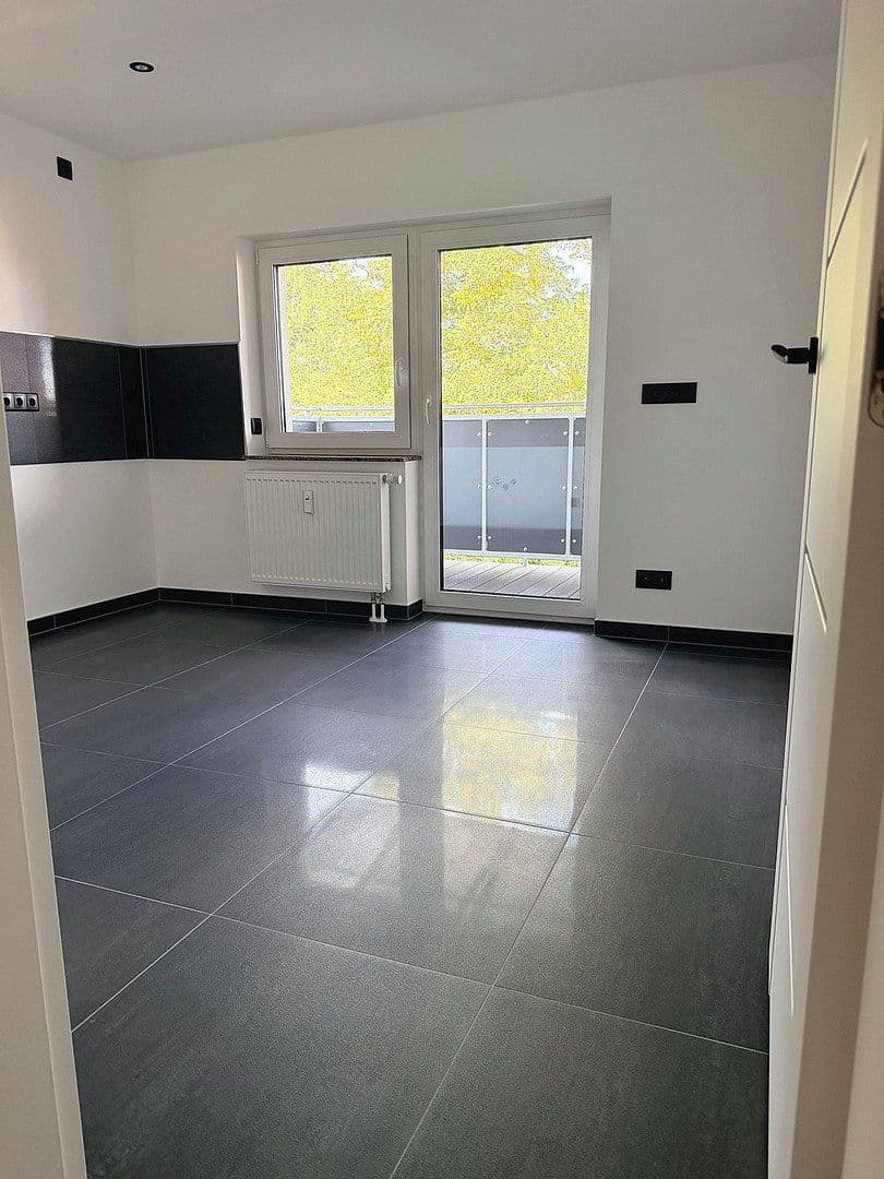 Prenájom bytu 4-izbový 117 m², Dresdener Str. 18, Spremberg, Brandenbursko Prenájom bytu 4-izbový 117 m², Dresdener Str. 18, Spremberg, Brandenbursko
