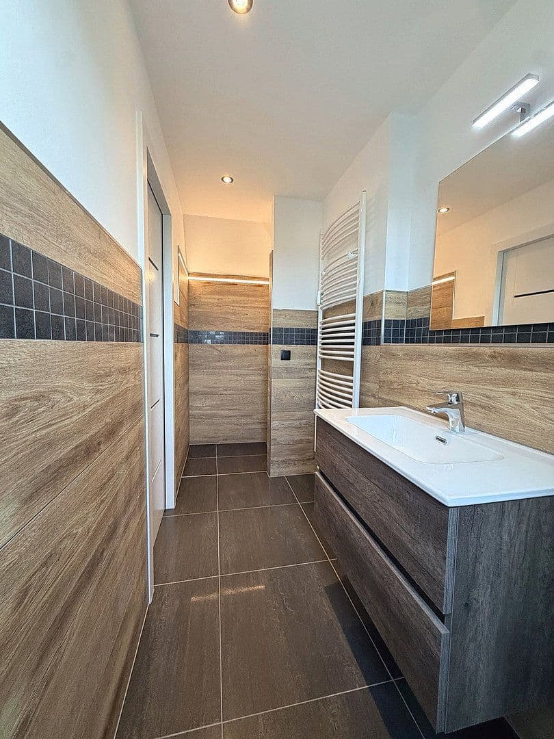 Prenájom bytu 4-izbový 117 m², Dresdener Str. 18, Spremberg, Brandenbursko Prenájom bytu 4-izbový 117 m², Dresdener Str. 18, Spremberg, Brandenbursko