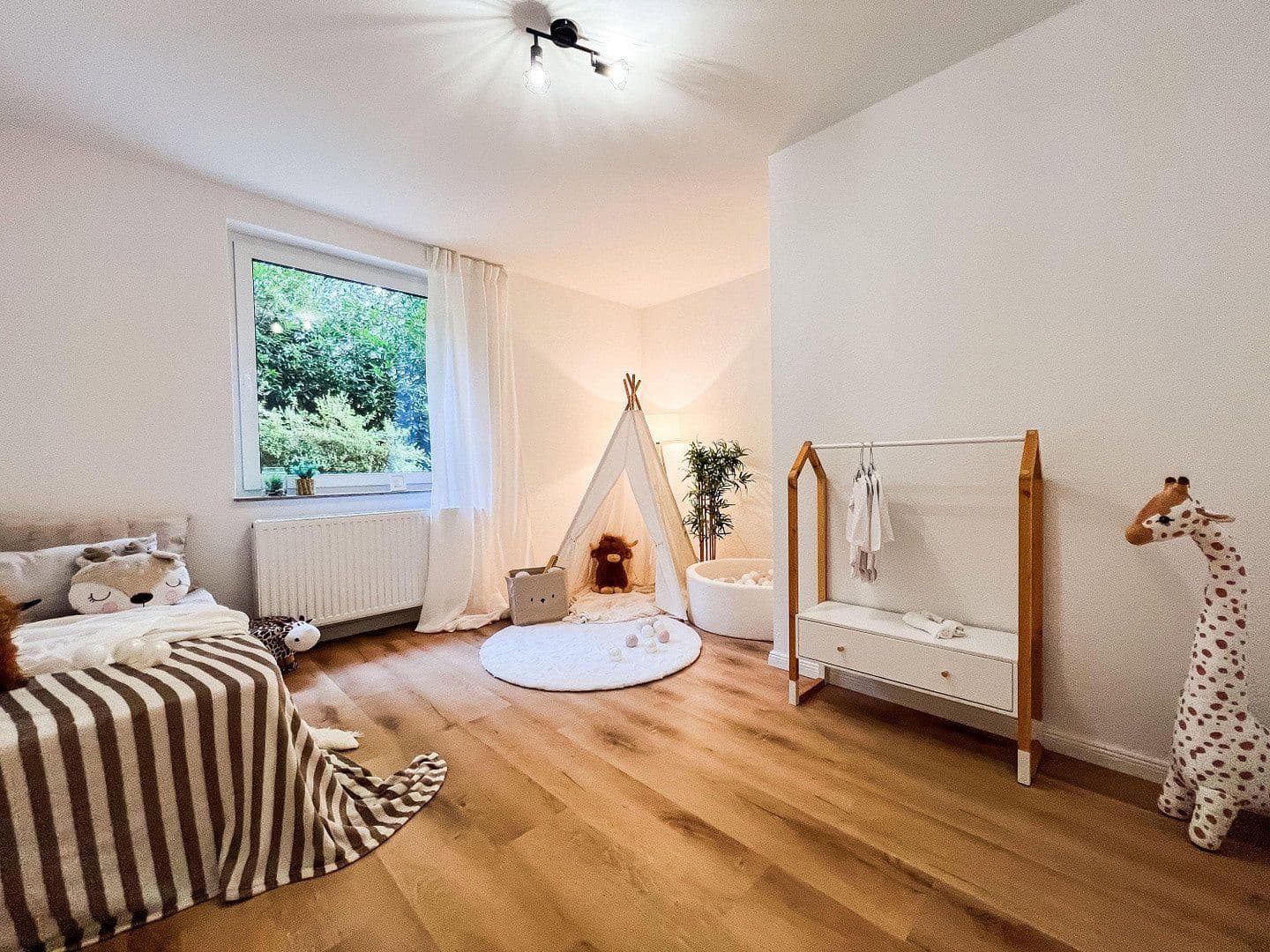 Predaj bytu 4-izbový 99 m², Bremen, Brémy Predaj bytu 4-izbový 99 m², Bremen, Brémy