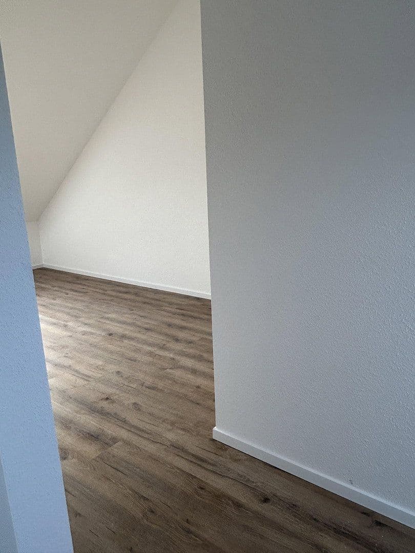 Prenájom bytu 4-izbový 102 m², Karlsruhe, Bádensko-Wurttembersko Prenájom bytu 4-izbový 102 m², Karlsruhe, Bádensko-Wurttembersko