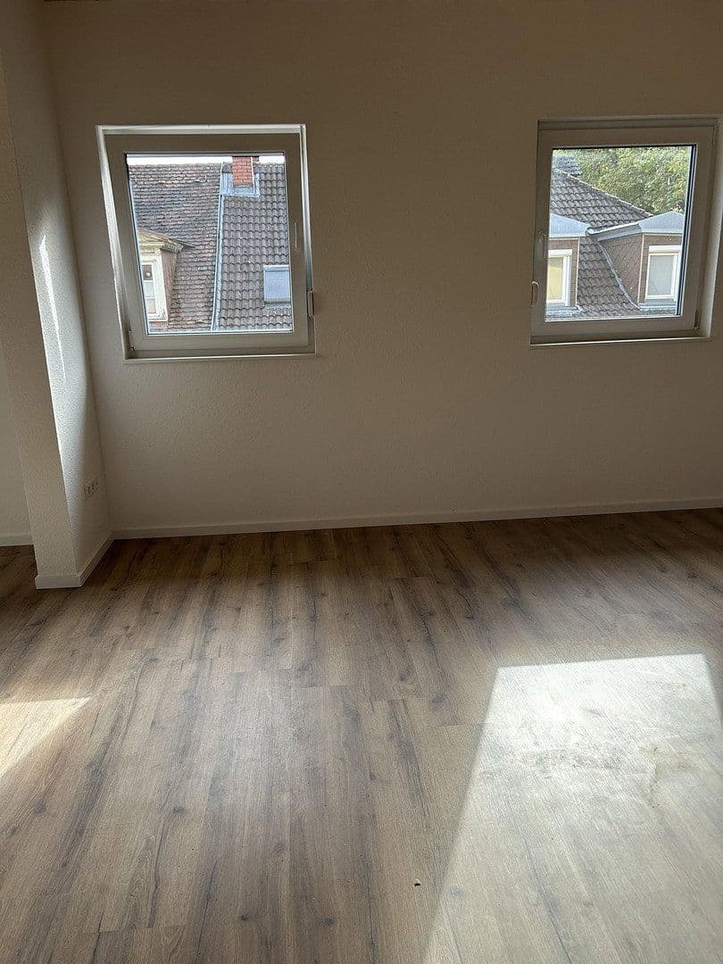 Prenájom bytu 4-izbový 102 m², Karlsruhe, Bádensko-Wurttembersko Prenájom bytu 4-izbový 102 m², Karlsruhe, Bádensko-Wurttembersko