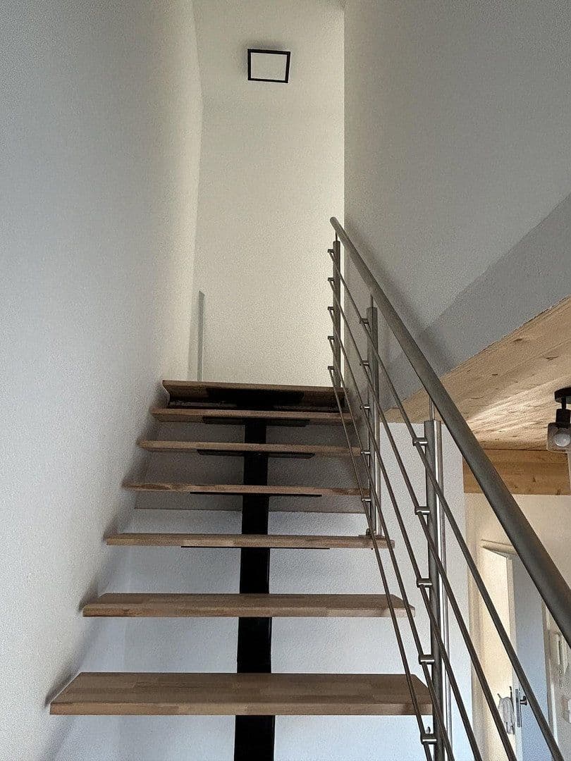 Prenájom bytu 4-izbový 102 m², Karlsruhe, Bádensko-Wurttembersko Prenájom bytu 4-izbový 102 m², Karlsruhe, Bádensko-Wurttembersko
