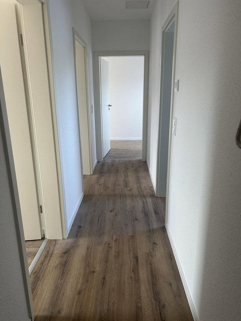 Prenájom bytu 4-izbový 102 m², Karlsruhe, Bádensko-Wurttembersko Prenájom bytu 4-izbový 102 m², Karlsruhe, Bádensko-Wurttembersko