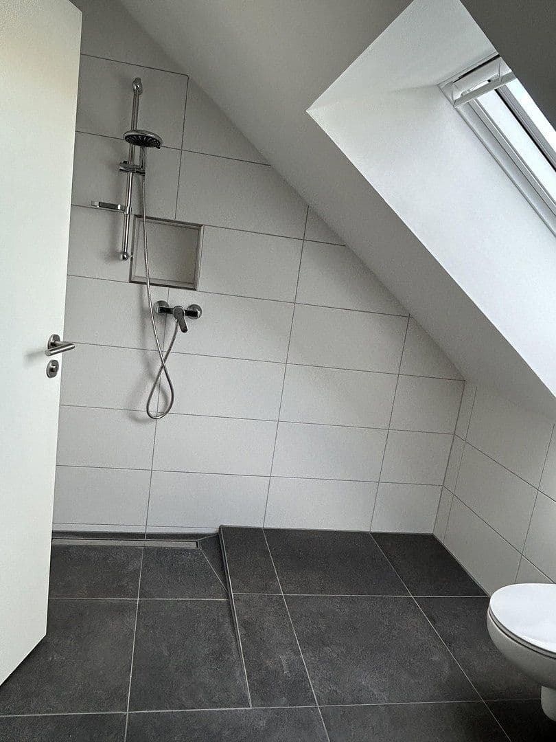 Prenájom bytu 4-izbový 102 m², Karlsruhe, Bádensko-Wurttembersko Prenájom bytu 4-izbový 102 m², Karlsruhe, Bádensko-Wurttembersko
