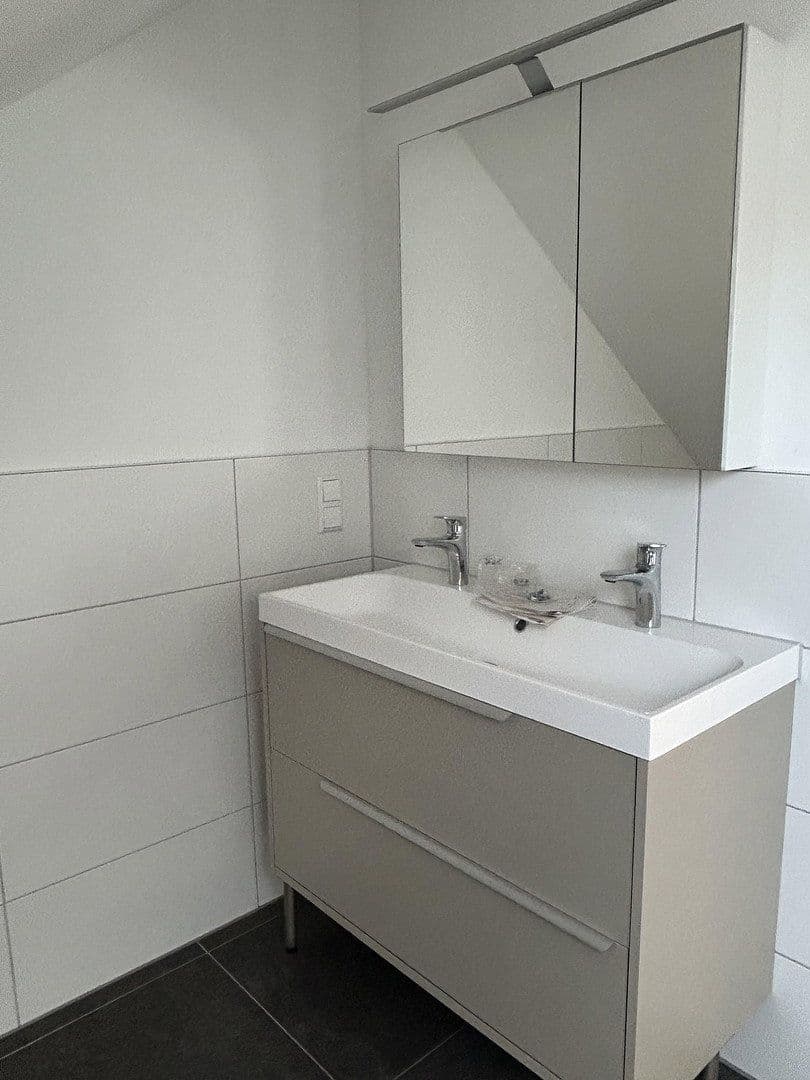 Prenájom bytu 4-izbový 102 m², Karlsruhe, Bádensko-Wurttembersko Prenájom bytu 4-izbový 102 m², Karlsruhe, Bádensko-Wurttembersko