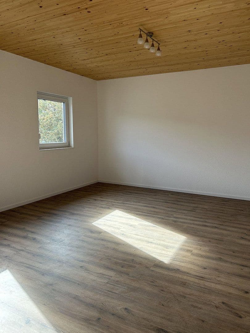 Prenájom bytu 4-izbový 102 m², Karlsruhe, Bádensko-Wurttembersko Prenájom bytu 4-izbový 102 m², Karlsruhe, Bádensko-Wurttembersko