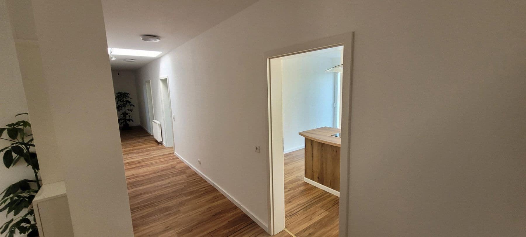 Prenájom bytu 4-izbový 126 m², Berlin, Berlín Prenájom bytu 4-izbový 126 m², Berlin, Berlín