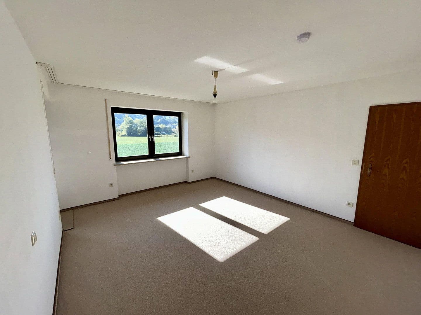 Prenájom bytu 4-izbový 140 m², Eichstätt, Bavorsko Prenájom bytu 4-izbový 140 m², Eichstätt, Bavorsko