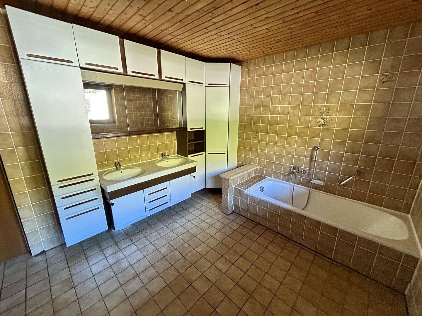 Prenájom bytu 4-izbový 140 m², Eichstätt, Bavorsko Prenájom bytu 4-izbový 140 m², Eichstätt, Bavorsko