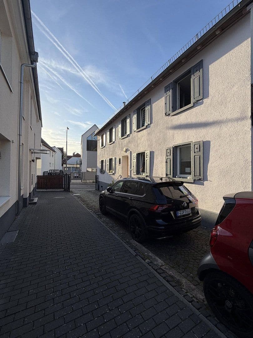 Predaj domu 158 m², pozemok 410 m², Homburger Landstrasse 186, Frankfurt, Hesensko Predaj domu 158 m², pozemok 410 m², Homburger Landstrasse 186, Frankfurt, Hesensko