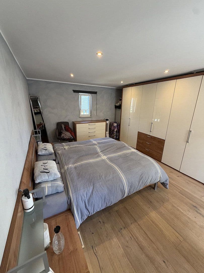 Predaj domu 158 m², pozemok 410 m², Homburger Landstrasse 186, Frankfurt, Hesensko Predaj domu 158 m², pozemok 410 m², Homburger Landstrasse 186, Frankfurt, Hesensko