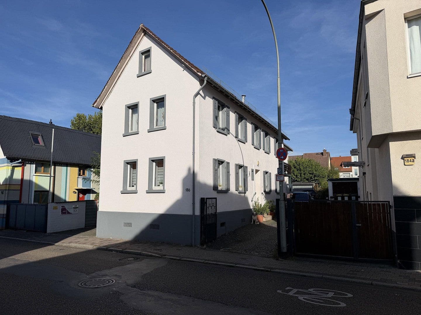 Predaj domu 158 m², pozemok 410 m², Homburger Landstrasse 186, Frankfurt, Hesensko Predaj domu 158 m², pozemok 410 m², Homburger Landstrasse 186, Frankfurt, Hesensko