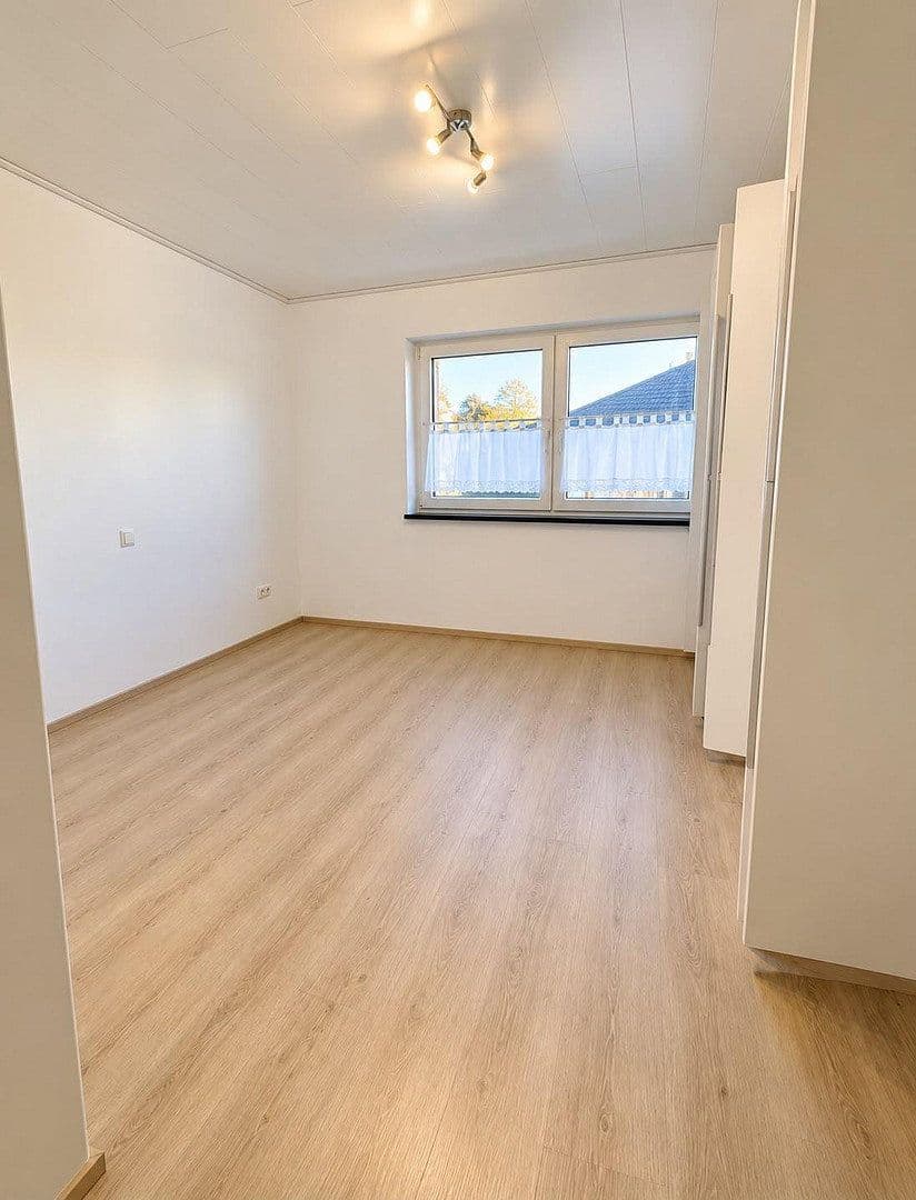 Prenájom bytu 4-izbový 130 m², Erlangen, Bavorsko Prenájom bytu 4-izbový 130 m², Erlangen, Bavorsko