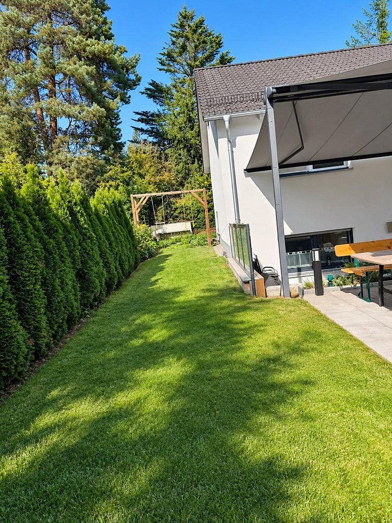 Prenájom bytu 4-izbový 130 m², Erlangen, Bavorsko Prenájom bytu 4-izbový 130 m², Erlangen, Bavorsko