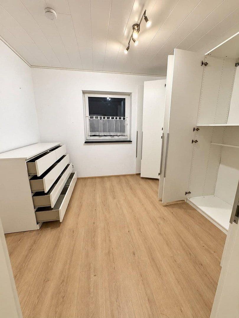 Prenájom bytu 4-izbový 130 m², Erlangen, Bavorsko Prenájom bytu 4-izbový 130 m², Erlangen, Bavorsko