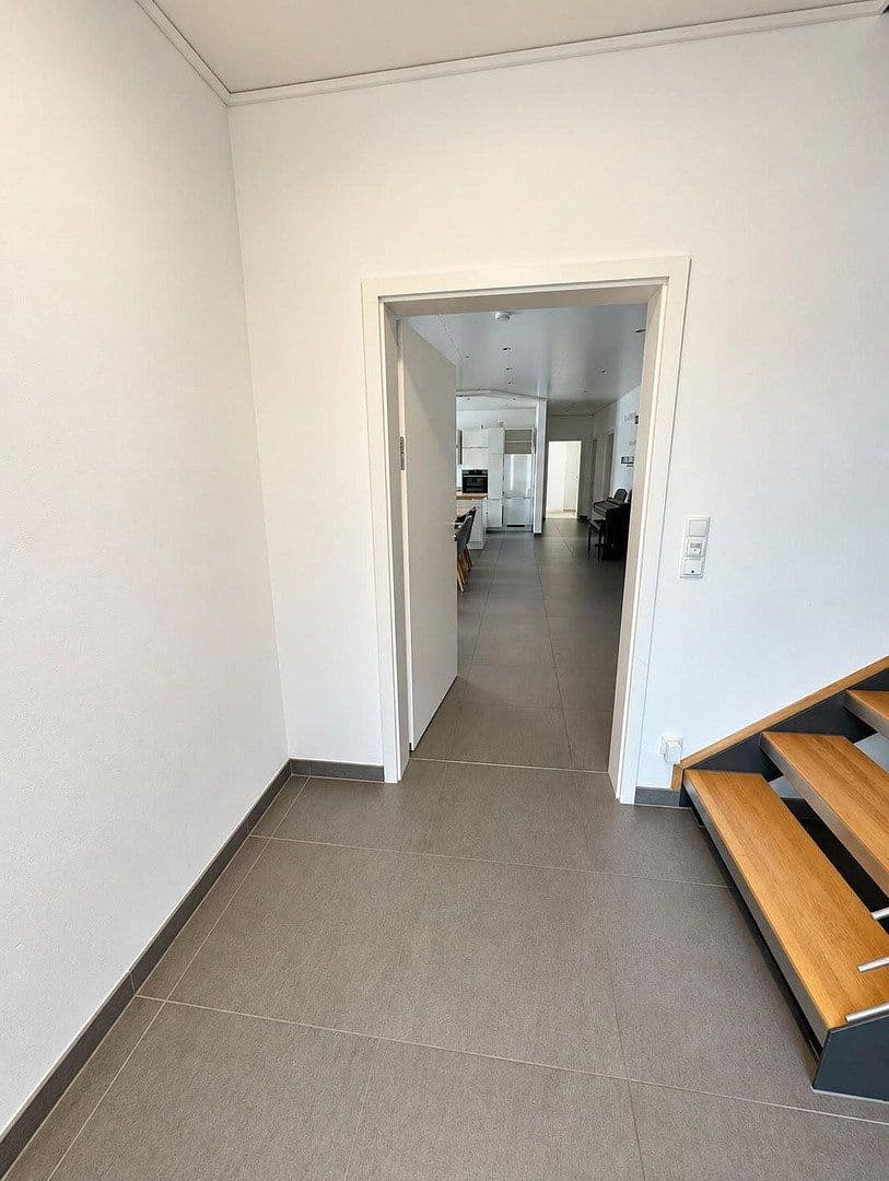 Prenájom bytu 4-izbový 130 m², Erlangen, Bavorsko Prenájom bytu 4-izbový 130 m², Erlangen, Bavorsko