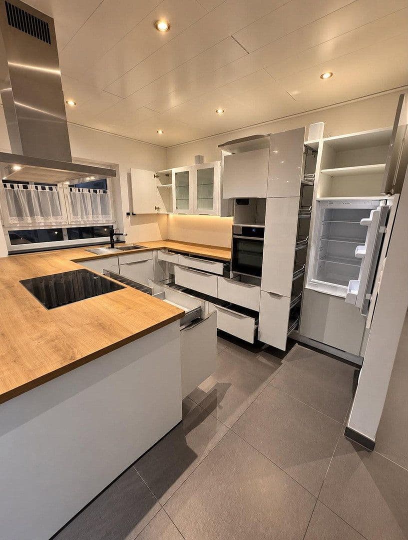 Prenájom bytu 4-izbový 130 m², Erlangen, Bavorsko Prenájom bytu 4-izbový 130 m², Erlangen, Bavorsko