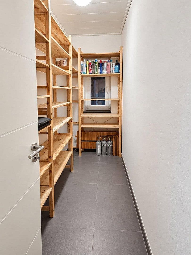 Prenájom bytu 4-izbový 130 m², Erlangen, Bavorsko Prenájom bytu 4-izbový 130 m², Erlangen, Bavorsko