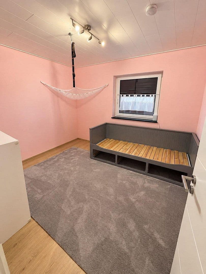 Prenájom bytu 4-izbový 130 m², Erlangen, Bavorsko Prenájom bytu 4-izbový 130 m², Erlangen, Bavorsko