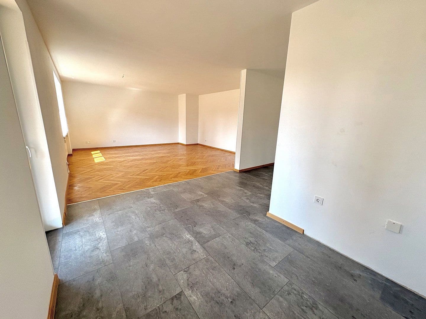 Prenájom bytu 3-izbový 100 m², Levi-Strauss Straße 9, Kitzingen, Bavorsko Prenájom bytu 3-izbový 100 m², Levi-Strauss Straße 9, Kitzingen, Bavorsko