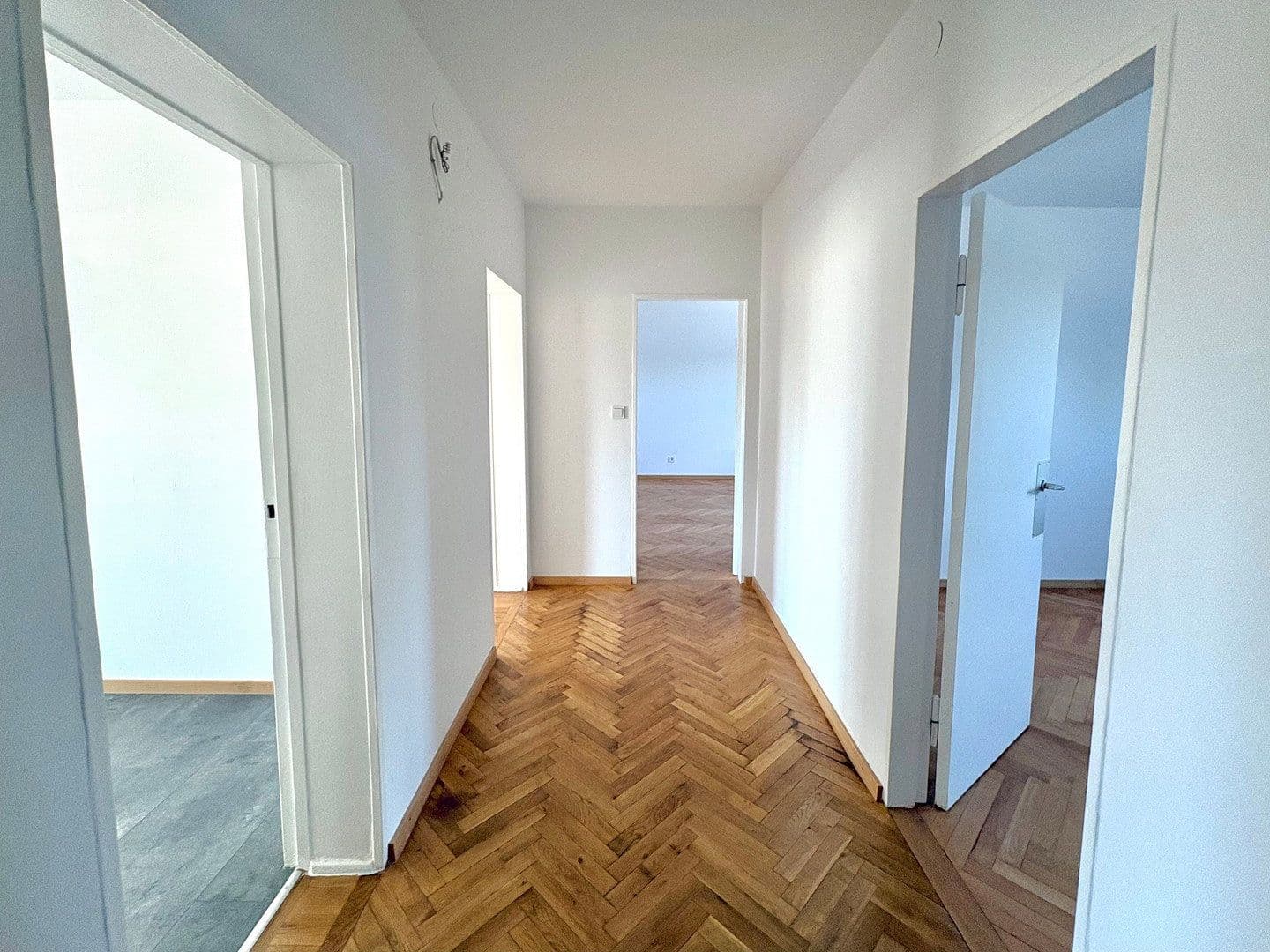 Prenájom bytu 3-izbový 100 m², Levi-Strauss Straße 9, Kitzingen, Bavorsko Prenájom bytu 3-izbový 100 m², Levi-Strauss Straße 9, Kitzingen, Bavorsko