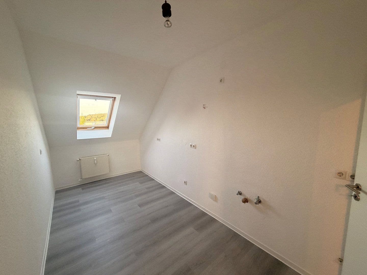 Prenájom bytu 4-izbový 85 m², Vallendar, Porýnie-Falcko Prenájom bytu 4-izbový 85 m², Vallendar, Porýnie-Falcko