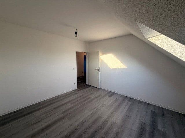 Prenájom bytu 4-izbový 85 m², Vallendar, Porýnie-Falcko Prenájom bytu 4-izbový 85 m², Vallendar, Porýnie-Falcko