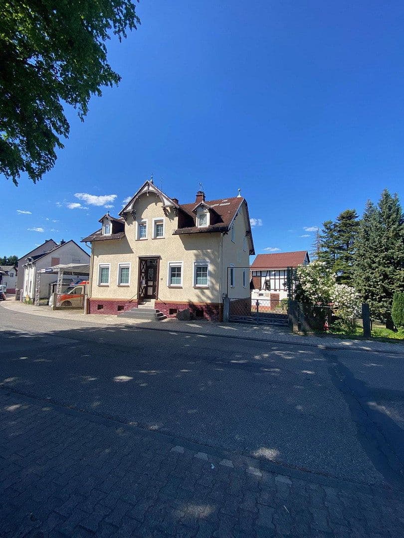 Predaj domu 140 m², pozemok 797 m², Lindenstraße 15, Hohenstein, Hesensko Predaj domu 140 m², pozemok 797 m², Lindenstraße 15, Hohenstein, Hesensko