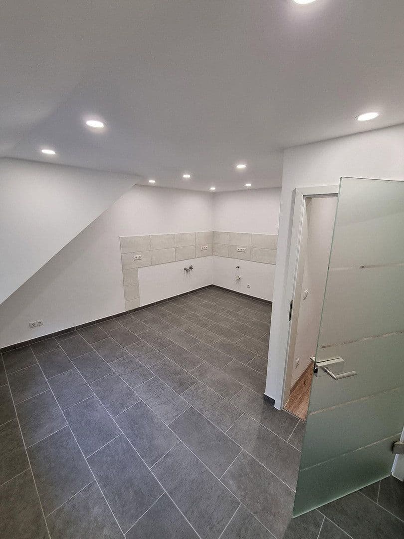 Prenájom bytu 4-izbový 98 m², Neuwied, Porýnie-Falcko Prenájom bytu 4-izbový 98 m², Neuwied, Porýnie-Falcko