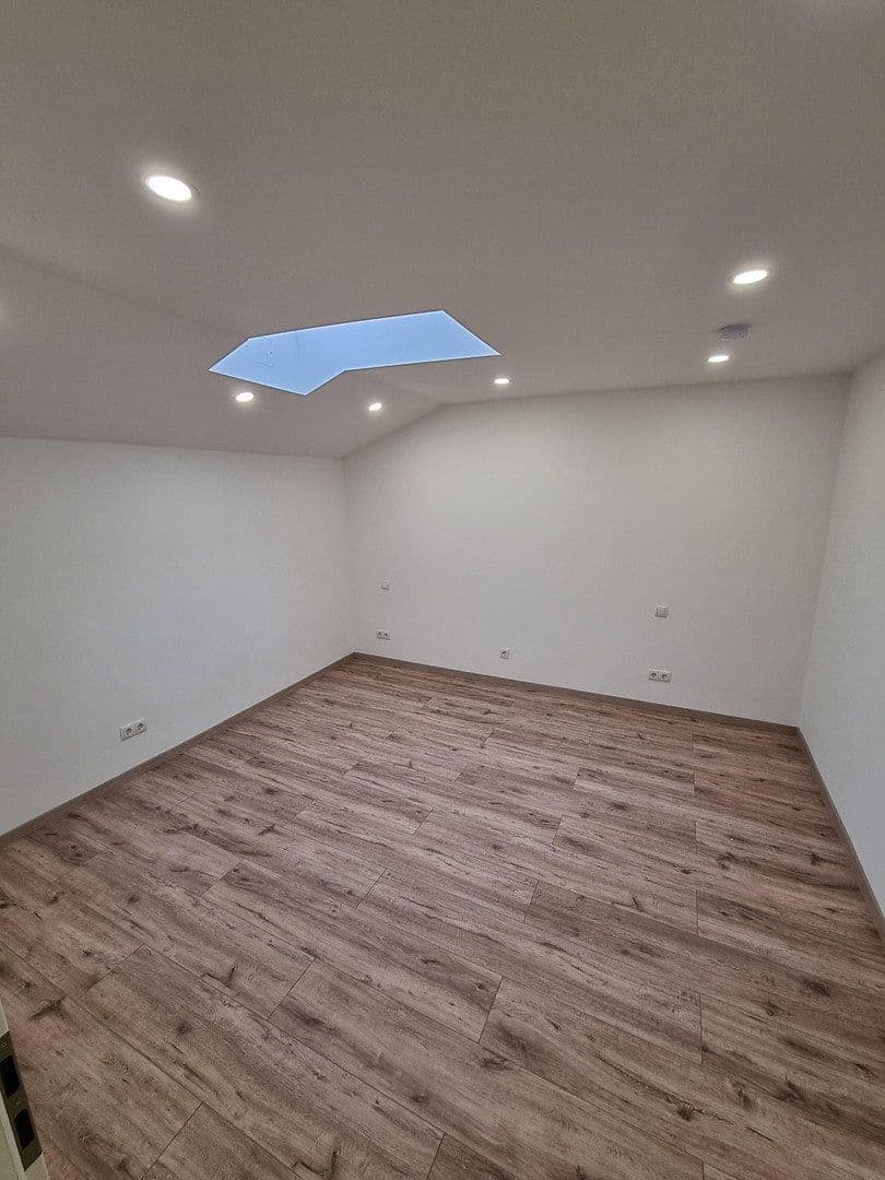 Prenájom bytu 4-izbový 98 m², Neuwied, Porýnie-Falcko Prenájom bytu 4-izbový 98 m², Neuwied, Porýnie-Falcko