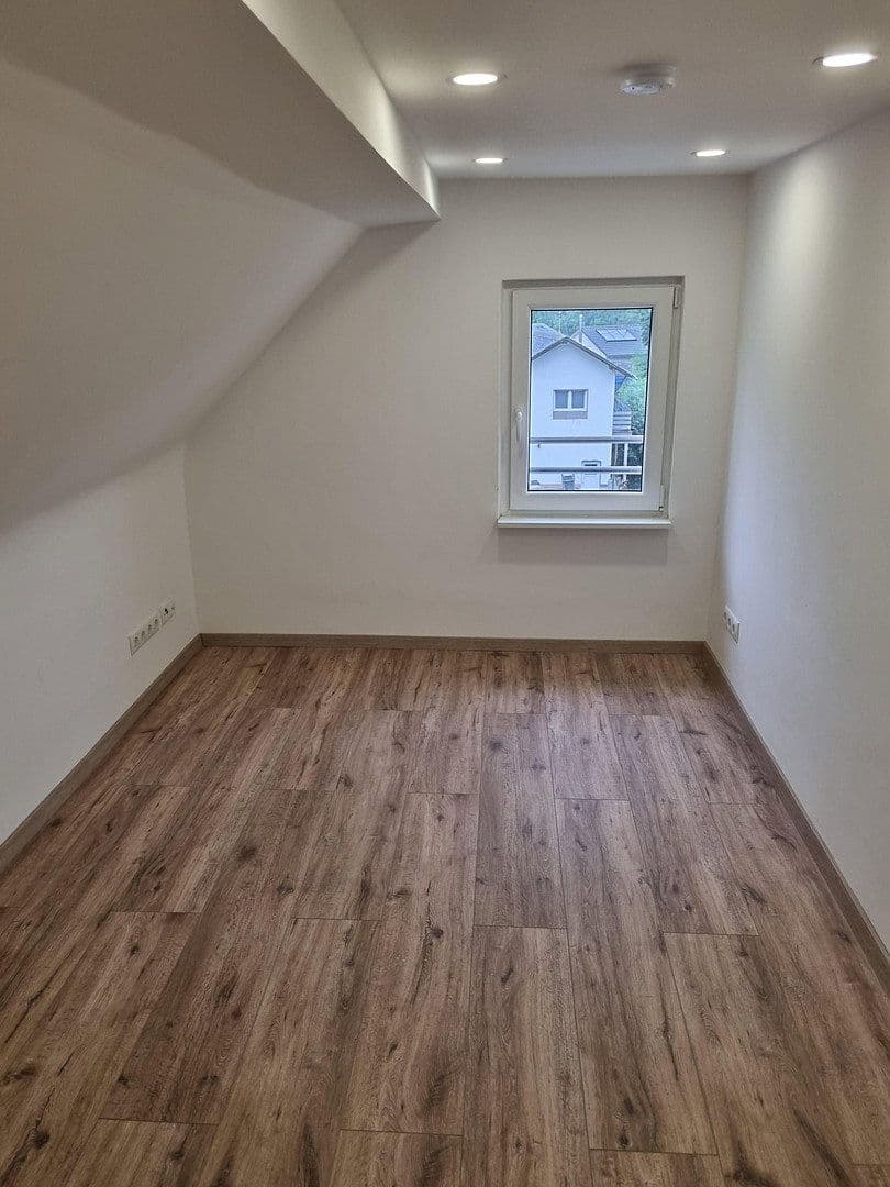 Prenájom bytu 4-izbový 98 m², Neuwied, Porýnie-Falcko Prenájom bytu 4-izbový 98 m², Neuwied, Porýnie-Falcko