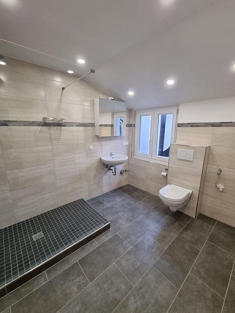 Prenájom bytu 4-izbový 98 m², Neuwied, Porýnie-Falcko Prenájom bytu 4-izbový 98 m², Neuwied, Porýnie-Falcko