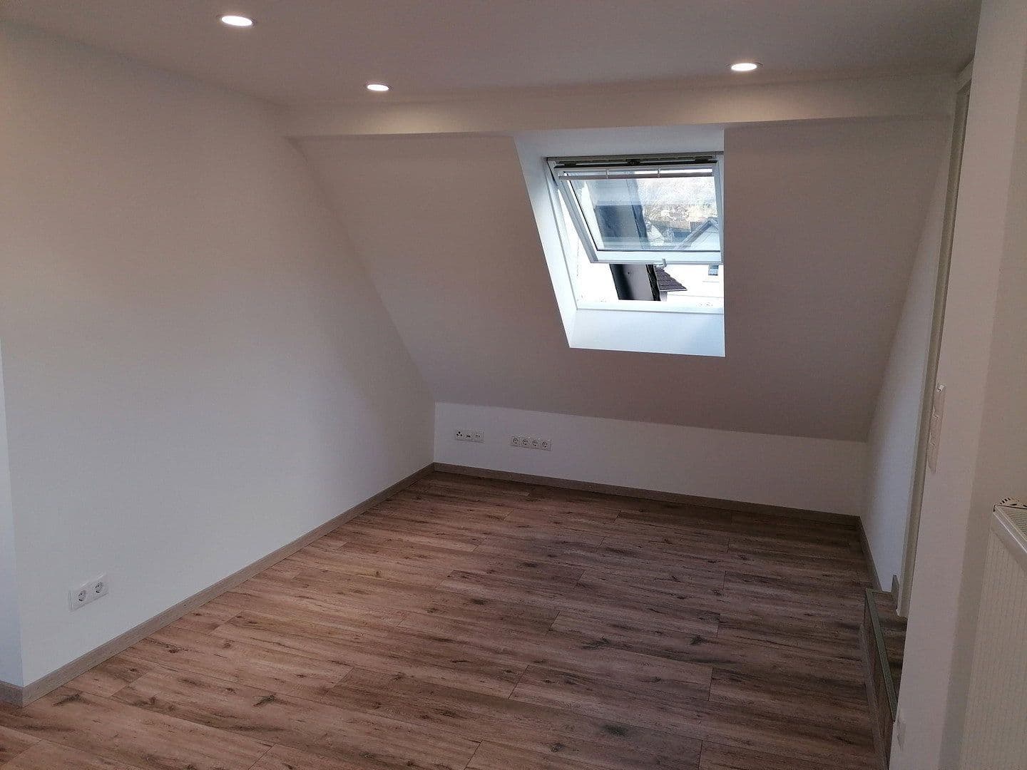Prenájom bytu 4-izbový 98 m², Neuwied, Porýnie-Falcko Prenájom bytu 4-izbový 98 m², Neuwied, Porýnie-Falcko