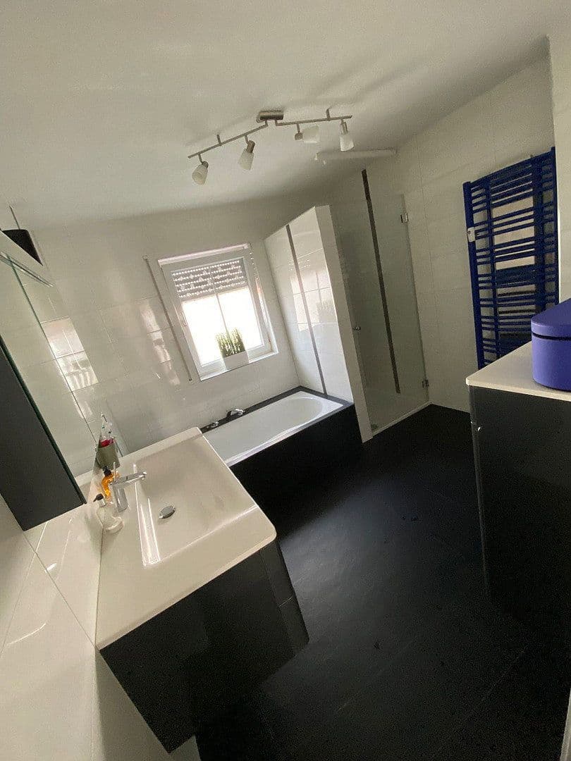 Prenájom bytu 5-izbový 130 m², Kitzengasse 24, Leinburg, Bavorsko Prenájom bytu 5-izbový 130 m², Kitzengasse 24, Leinburg, Bavorsko