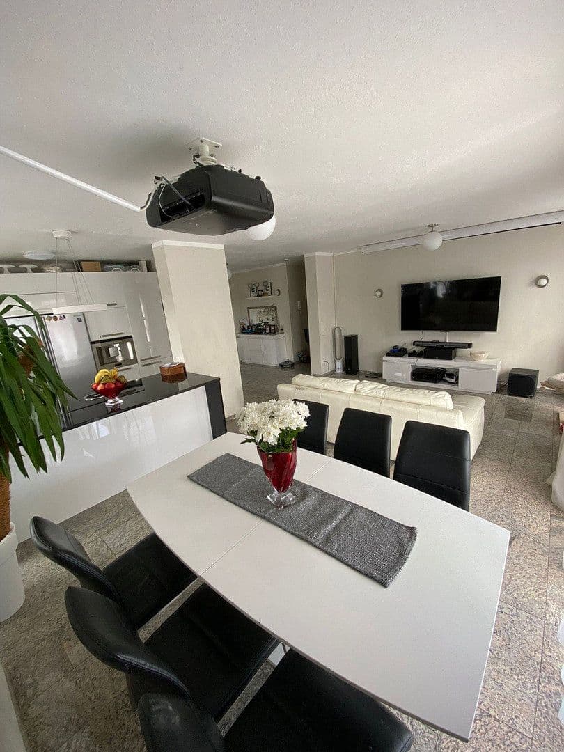 Prenájom bytu 5-izbový 130 m², Kitzengasse 24, Leinburg, Bavorsko Prenájom bytu 5-izbový 130 m², Kitzengasse 24, Leinburg, Bavorsko