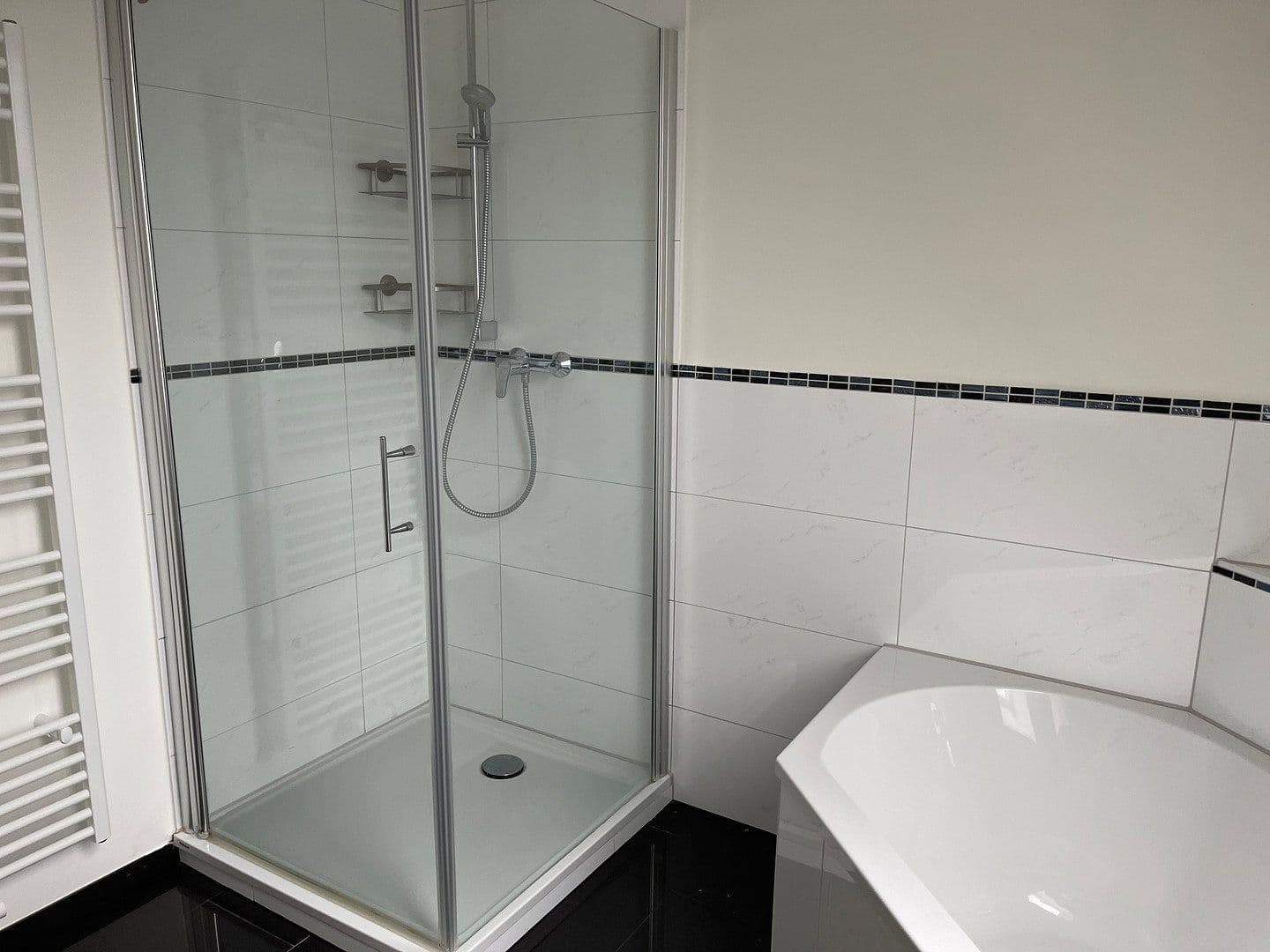 Prenájom domu 130 m², pozemok 1 m², Schwerin, Meklenbursko-Predpomoransko Prenájom domu 130 m², pozemok 1 m², Schwerin, Meklenbursko-Predpomoransko