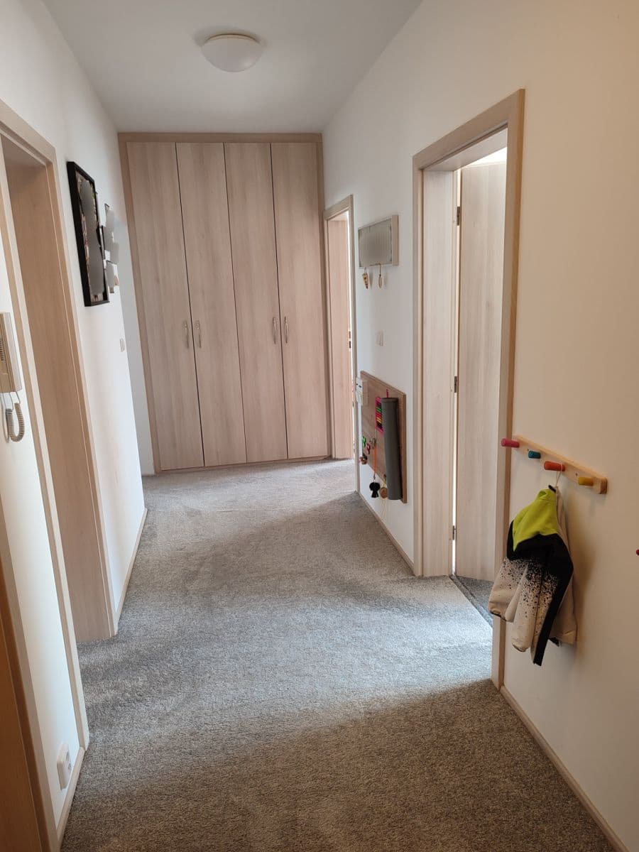 Prenájom bytu 3-izbový 75 m², Gen. Peřiny, Hustopeče, Jihomoravský kraj Prenájom bytu 3-izbový 75 m², Gen. Peřiny, Hustopeče, Jihomoravský kraj