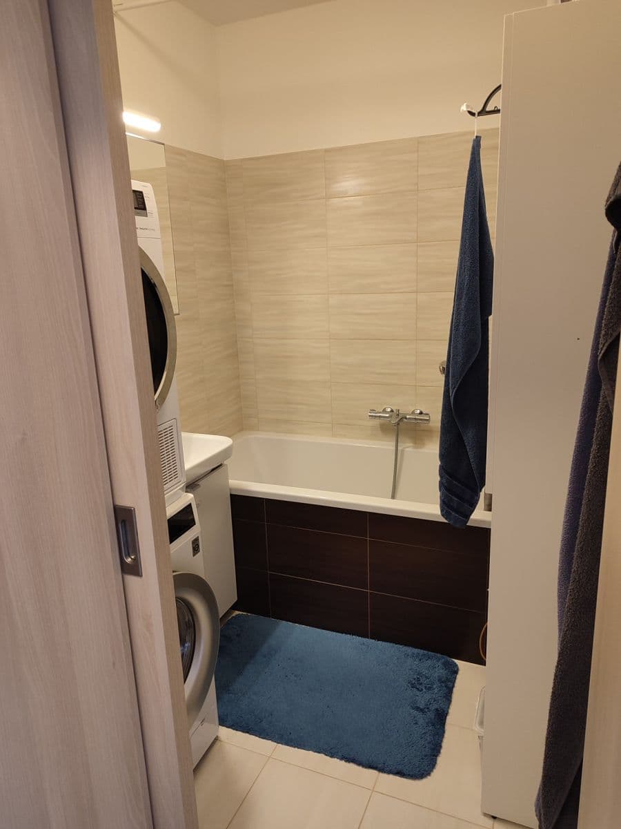 Prenájom bytu 3-izbový 75 m², Gen. Peřiny, Hustopeče, Jihomoravský kraj Prenájom bytu 3-izbový 75 m², Gen. Peřiny, Hustopeče, Jihomoravský kraj